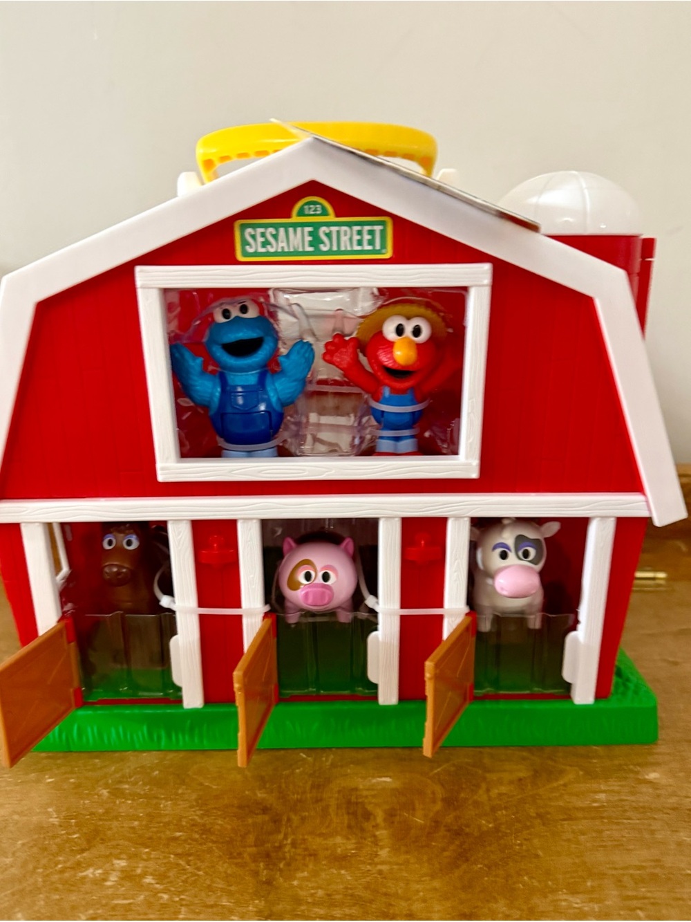 Sesame Street Red Barn Playset with Elmo & Cookie Monster